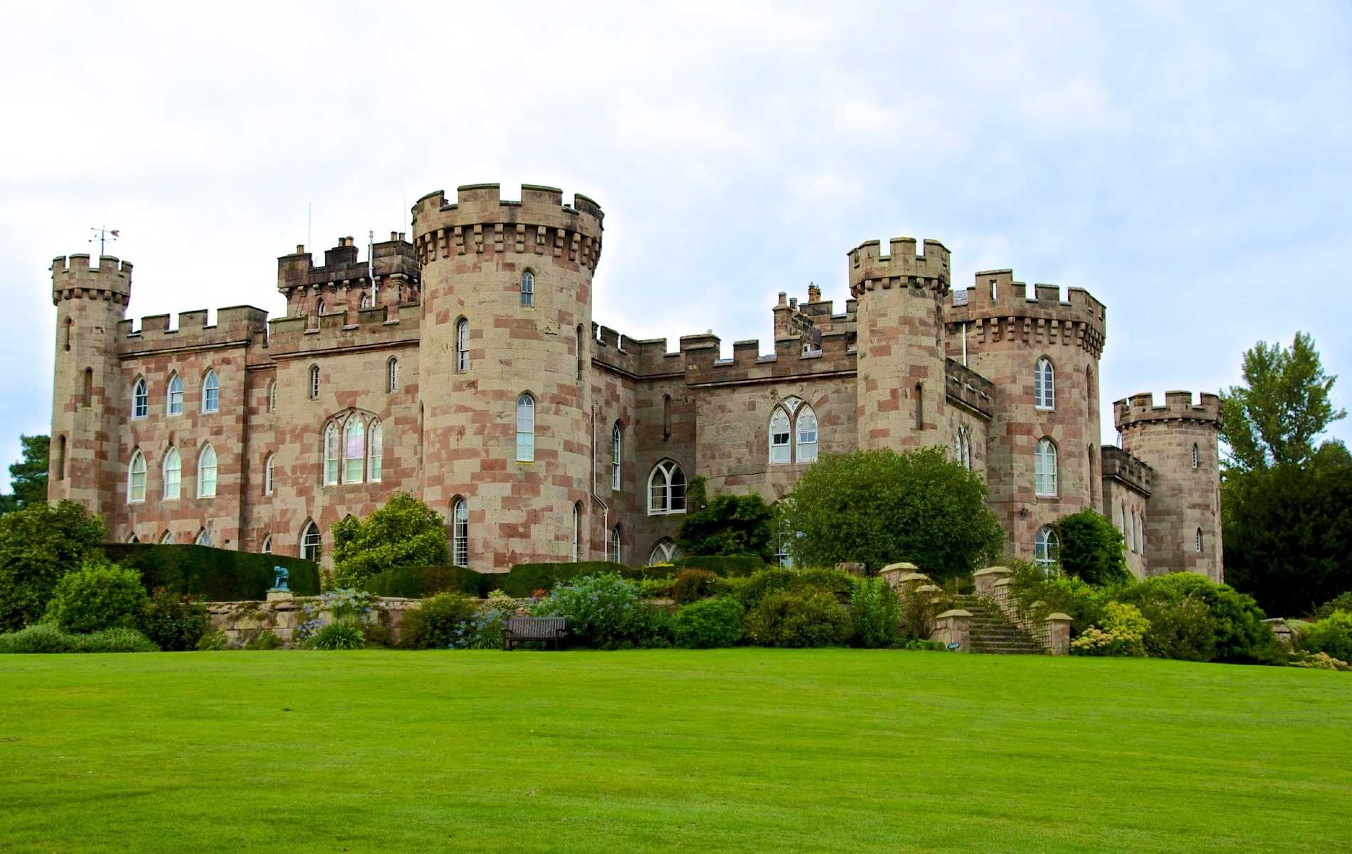 Halls and Castles in Cheshire